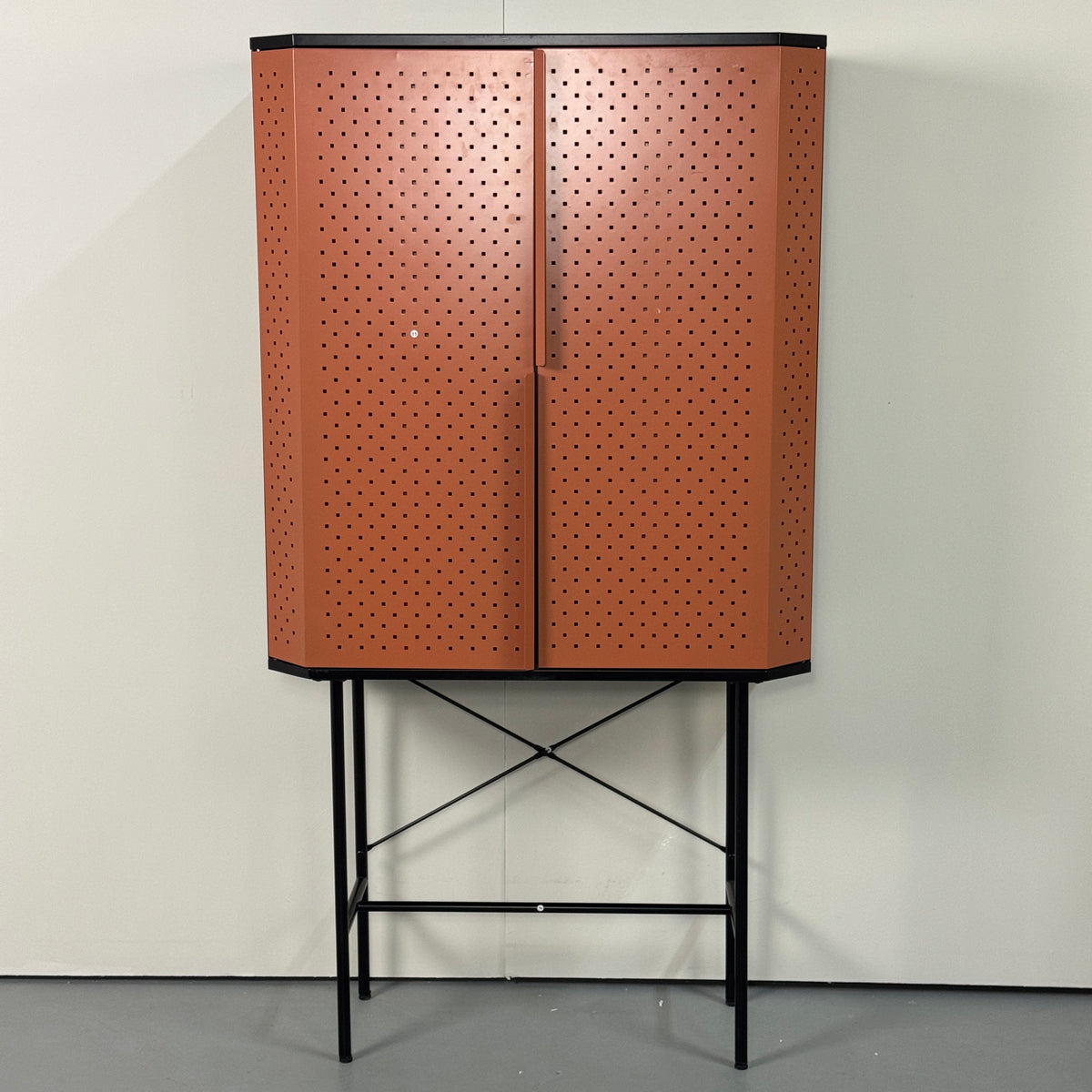 SAMPLE | Servieskast | Oranje/Zwart