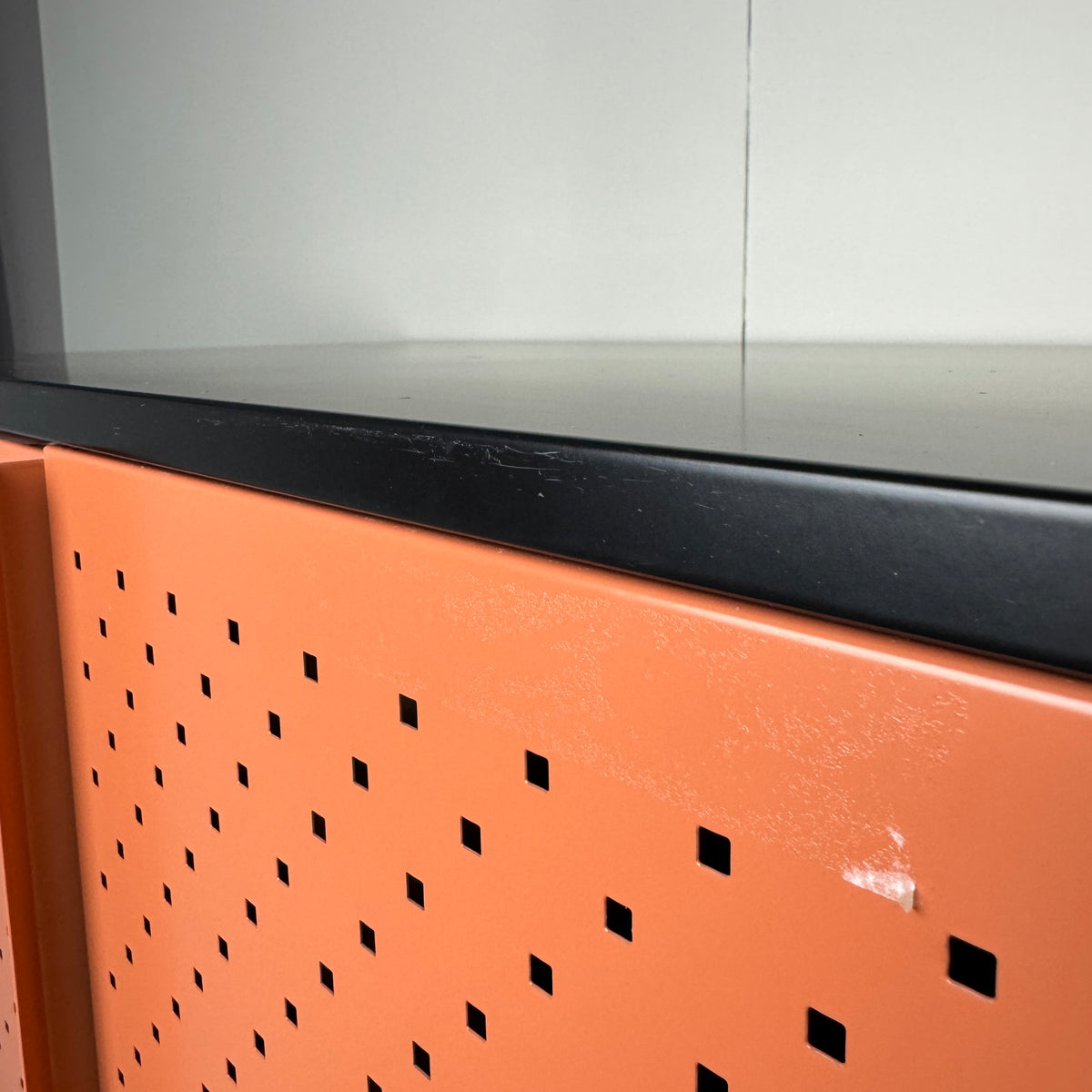 SAMPLE | Servieskast | Oranje/Zwart